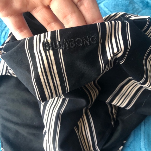 Billabong swimsuit - Picture 2 of 2
